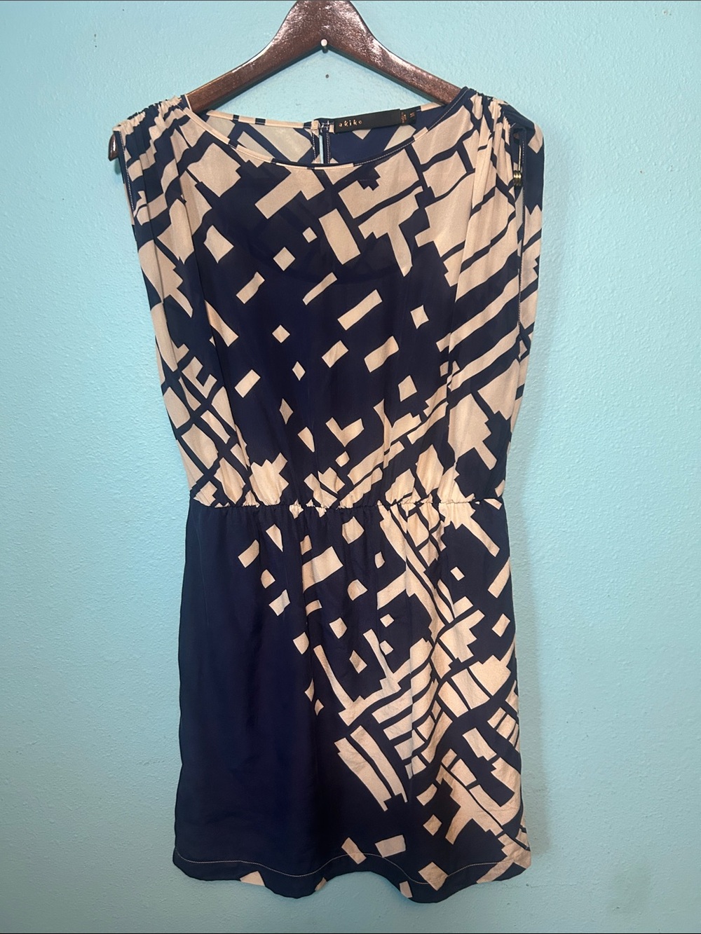 Akiko Navy and Cream Abstract Print Sleeveless Mini Dress SILK size Medium